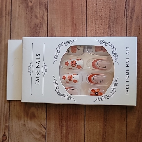 Press On Nails Do-It-Yourself White & Orange Halloween Designs Nail Art - Picture 4 of 4